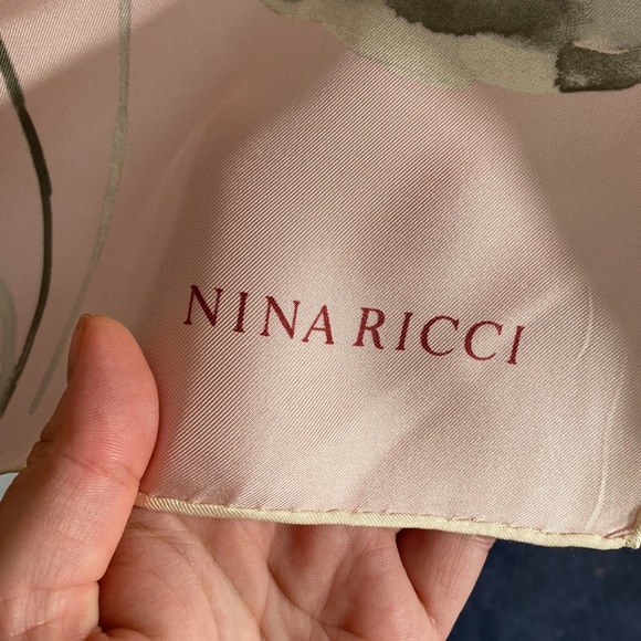 Vintage nina ricci silk scarf - Picture 3 of 7